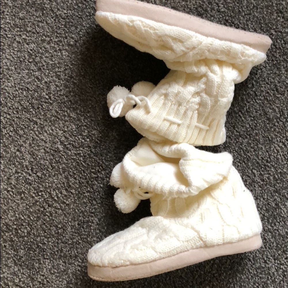 COPY - New Women’s Cable Knit Bootie slippers Medium